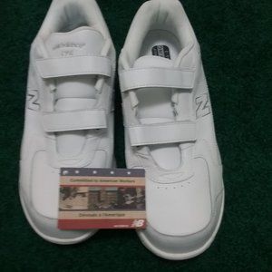 NIB Mens 11 1/2 4E New Balance White Walking shoes